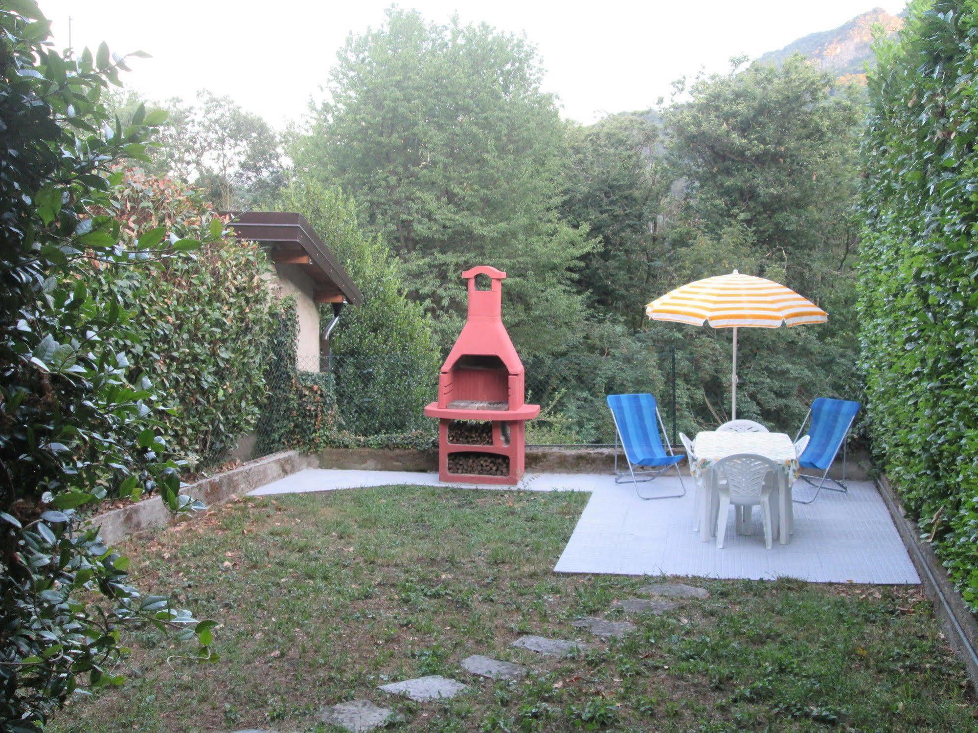Bed and Breakfast La Casa Del Borgo Brissago-Valtravaglia Exteriér fotografie